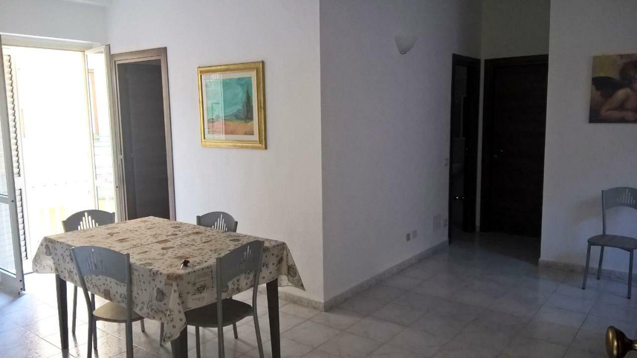 Appartamento in Centro a 100m dal mare Cirò Marina Esterno foto